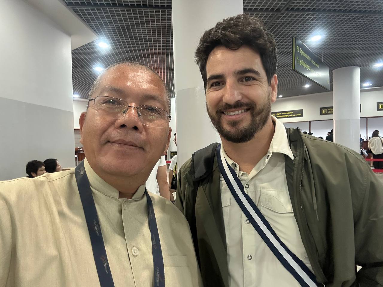 អ្នកឆ្លើយឆ្លងព័ត៌មានអាម៉េរិកប្រចាំសេតវិមានមកដល់ខ្មែរដើម្បីយកព័ត៌មានជុំវិញសង្គ្រាមឈ្លានពានរបស់ថៃមកលើកម្ពុជា