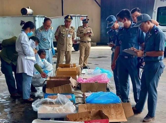 គយចល័តតំបន់១ភ្នំពេញរកឃើញទំនិញគេចពន្ធជាង៧៦តោនរបស់ឧកញ៉ា អ៊ឹម សុផាន់ណារិទ្ធ